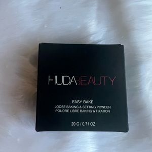 Huda Beauty Easy Bake Loose Baking & Setting Powder - CHERRY BLOSSOM
